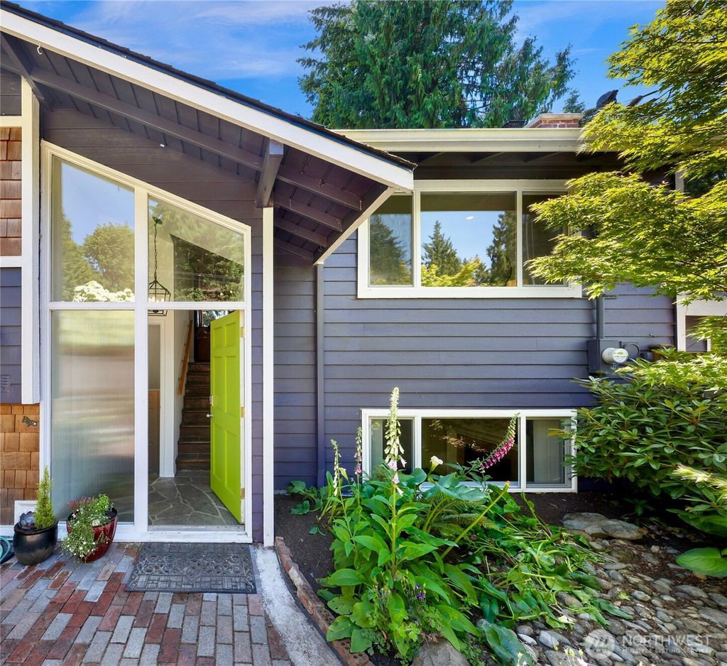 Photo of 16237 NE 99th Street, Redmond, WA 98052 (MLS # 2531154)