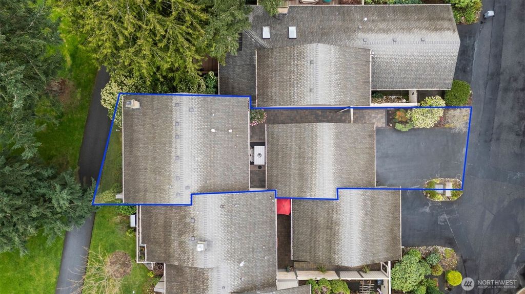 Photo of 6516 NE 171st Place, Kenmore, WA 98028 (MLS # 2465749)