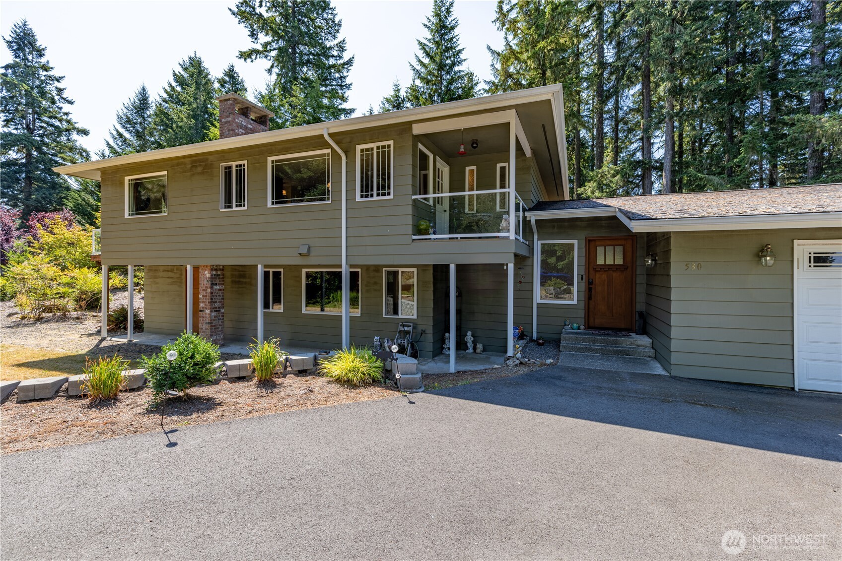 530 E Country Club Drive E