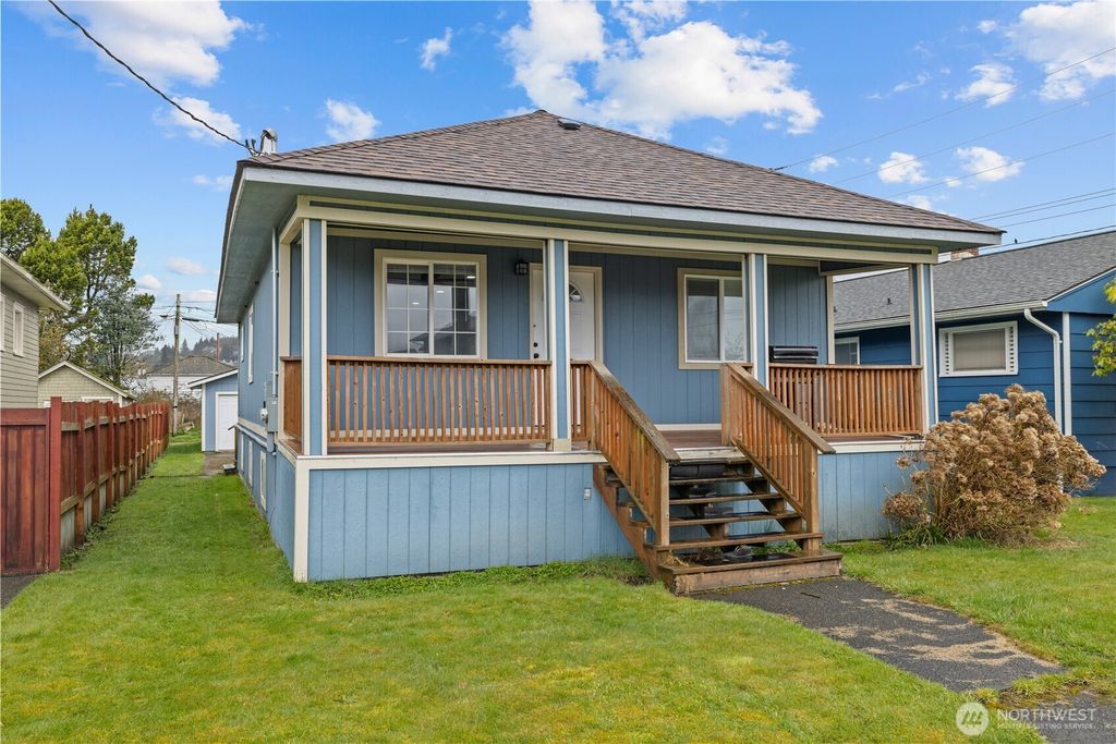 Photo of 904 W 2nd Street, Aberdeen, WA 98520 (MLS # 2488330)