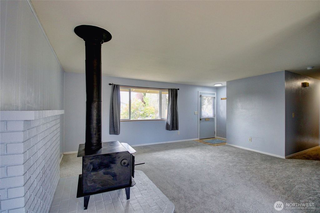 Photo of 908 S 20th St, Mount Vernon, WA 98274 (MLS # 2507881)