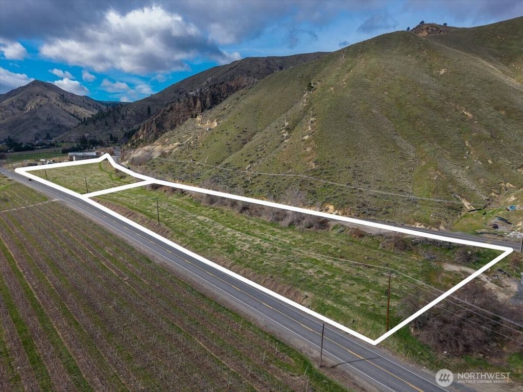 Photo of 3 Methow Street, Wenatchee, WA 98801 (MLS # 2495324)