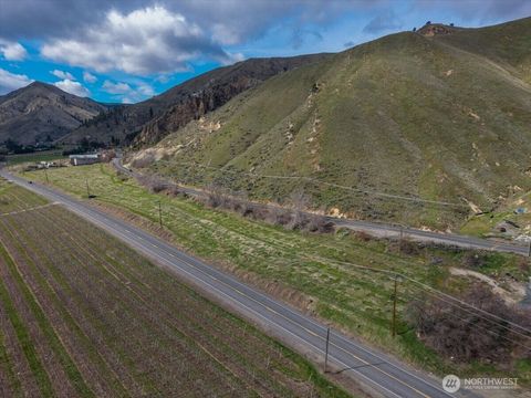 Photo of 3 Methow Street, Wenatchee, WA 98801 (MLS # 2495324)