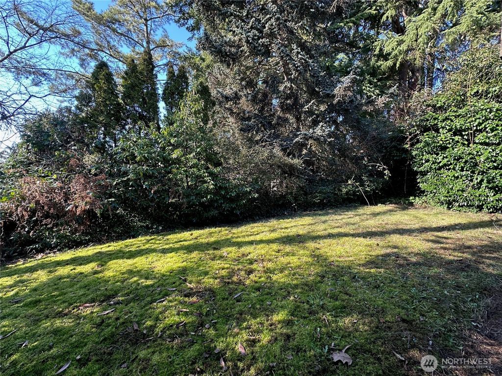 Photo of 8009 28th Avenue NE, Seattle, WA 98115 (MLS # 2334526)