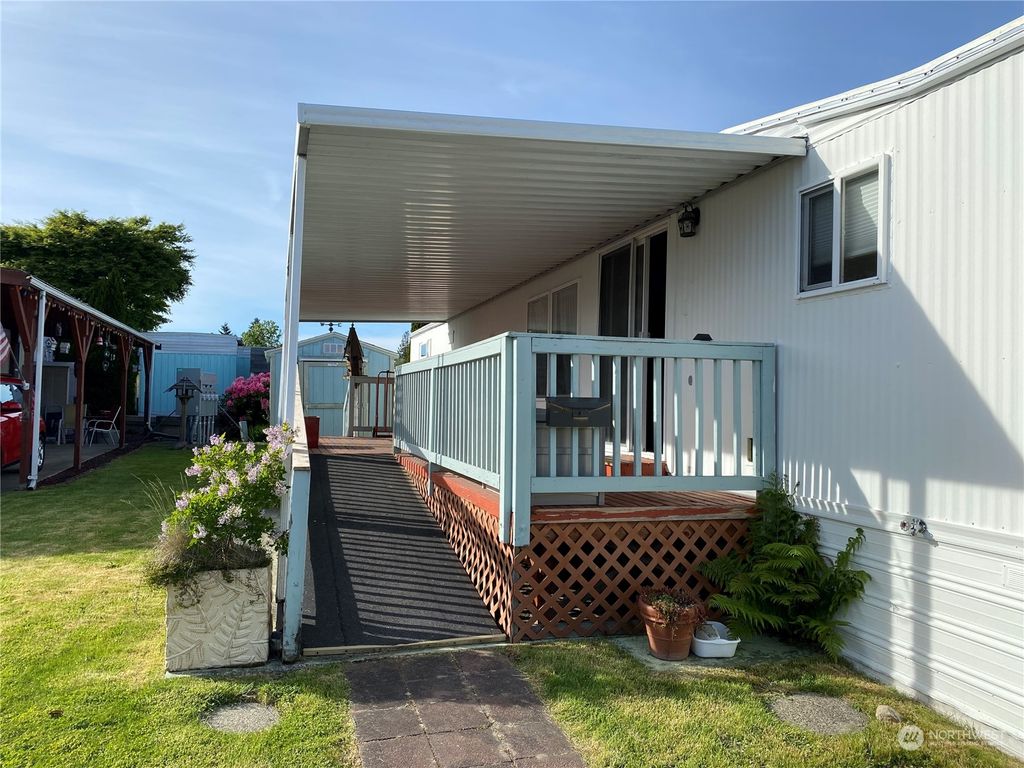 Photo of 3220 S 183rd Pl, SeaTac, WA 98188 (MLS # 2238380)