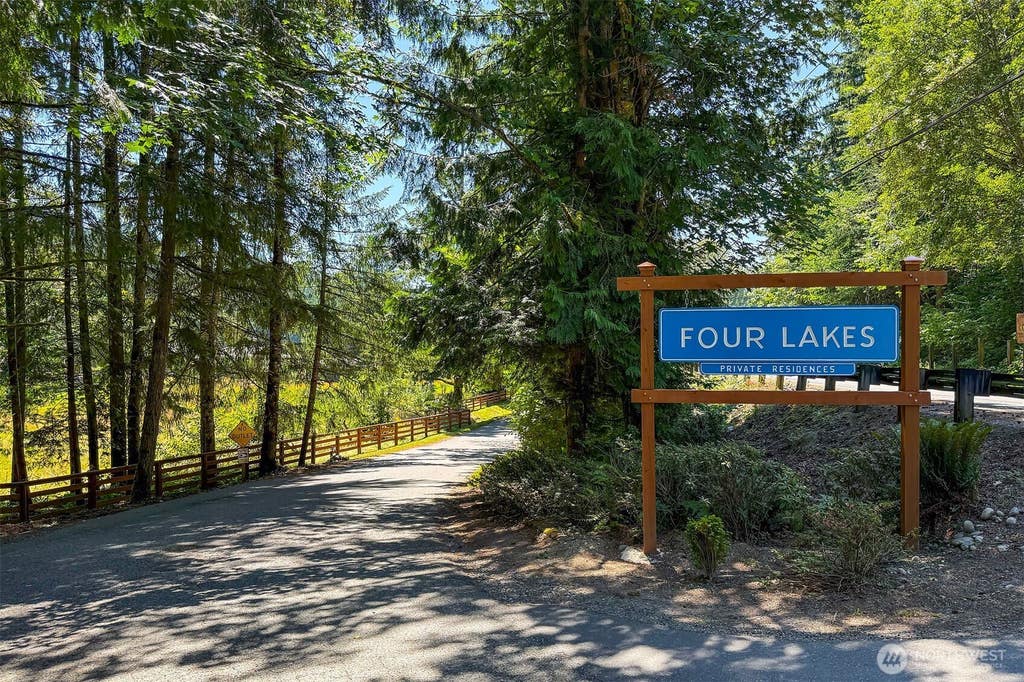 Photo of 16530 237th Avenue SE, Issaquah, WA 98027 (MLS # 2567349)