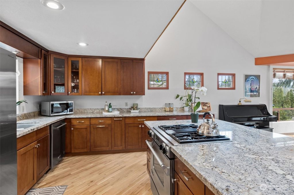 Photo of 1503 3rd Place, Kirkland, WA 98033 (MLS # 2205157)