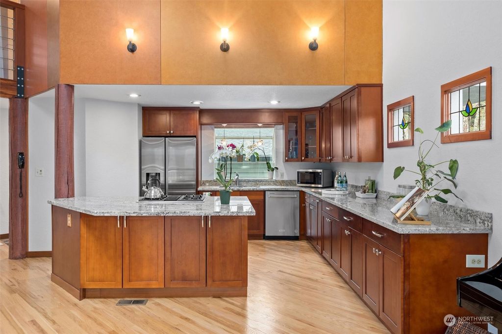 Photo of 1503 3rd Place, Kirkland, WA 98033 (MLS # 2205157)