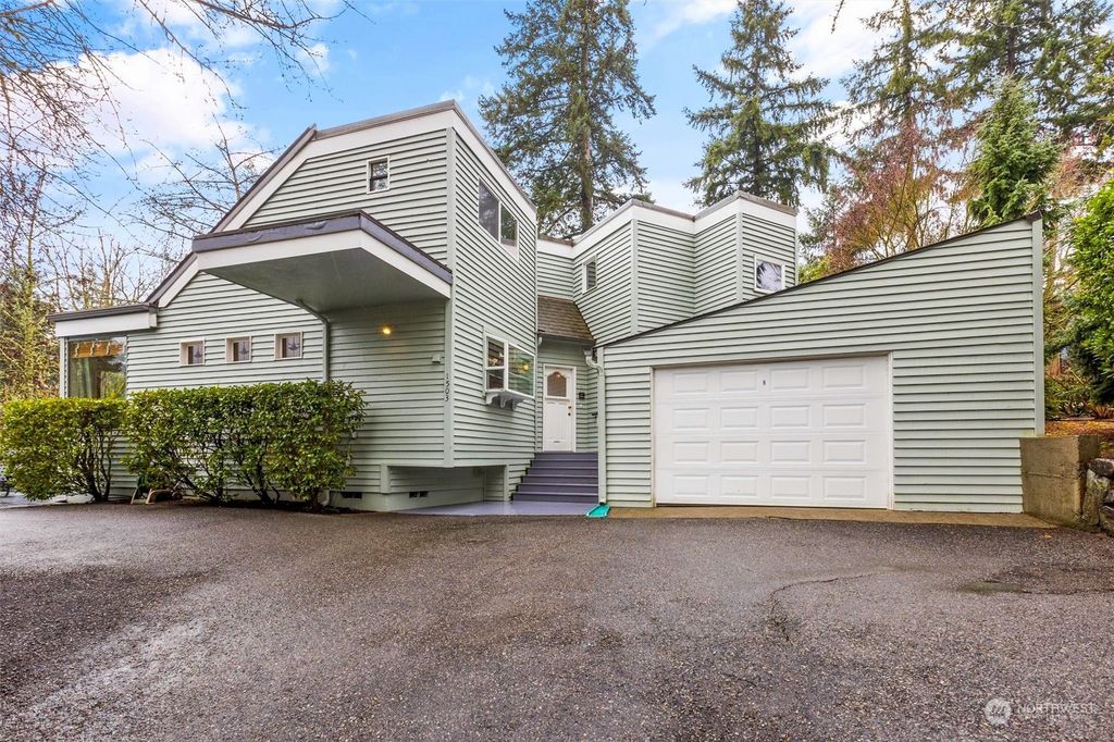 Photo of 1503 3rd Place, Kirkland, WA 98033 (MLS # 2205157)