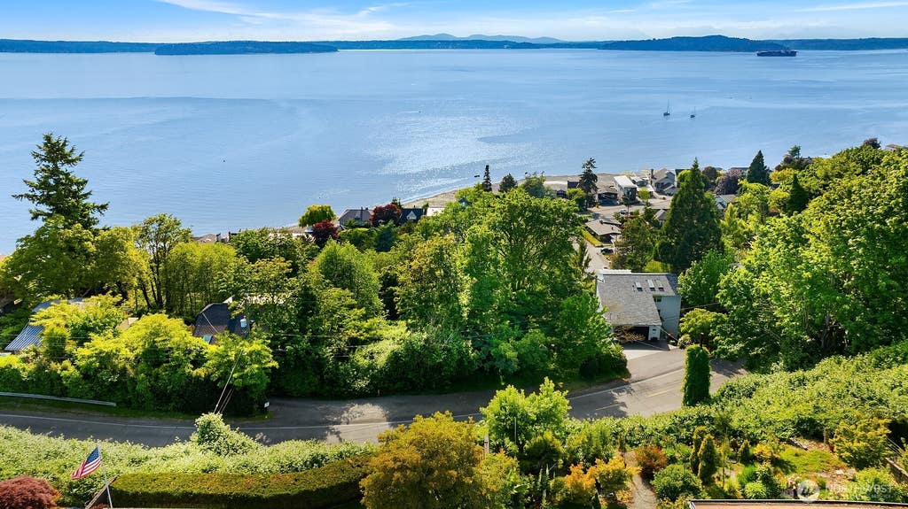 Photo of 5213 SW Jacobsen Road, Seattle, WA 98033 (MLS # 2571387)