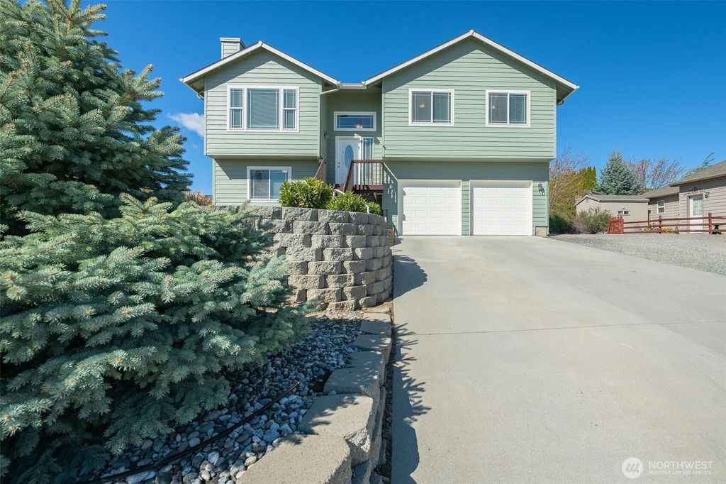 Photo of 2316 Combine Street, East Wenatchee, WA 98802 (MLS # 2509521)