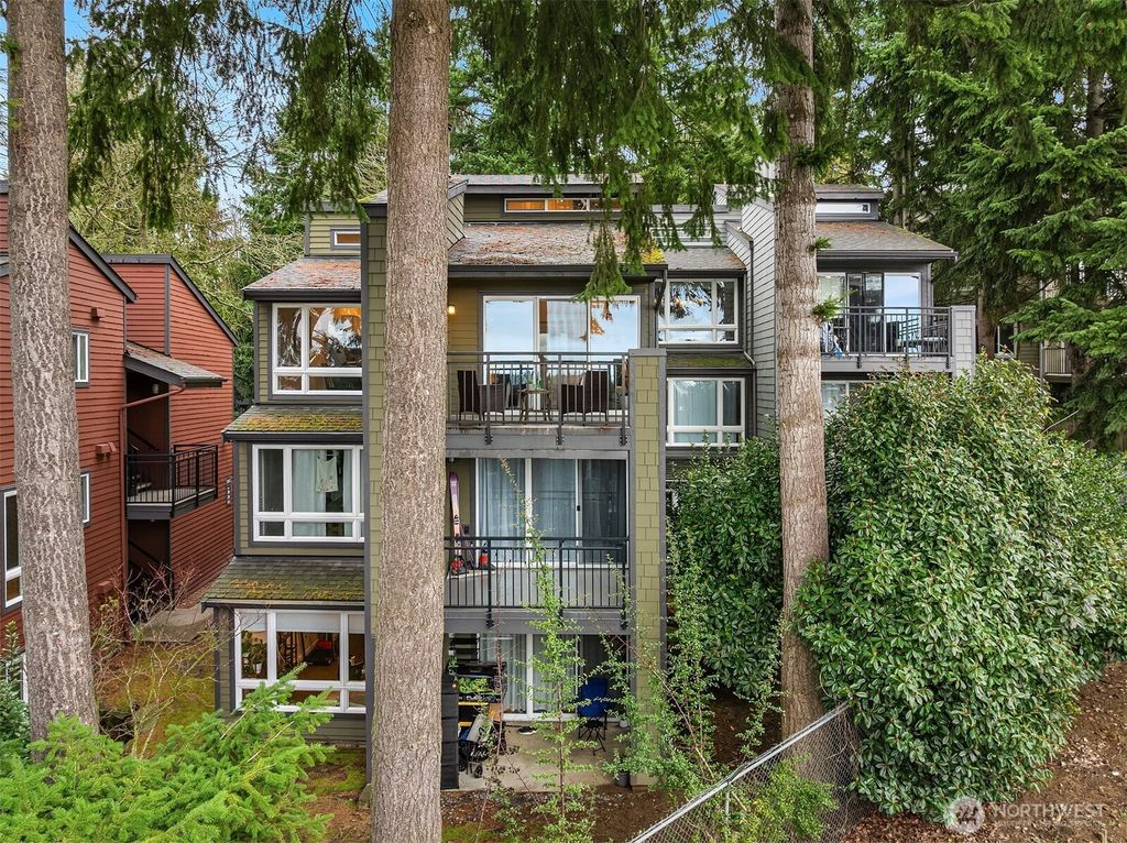 Photo of 12010 98th Avenue NE #307, Kirkland, WA 98034 (MLS # 2471442)