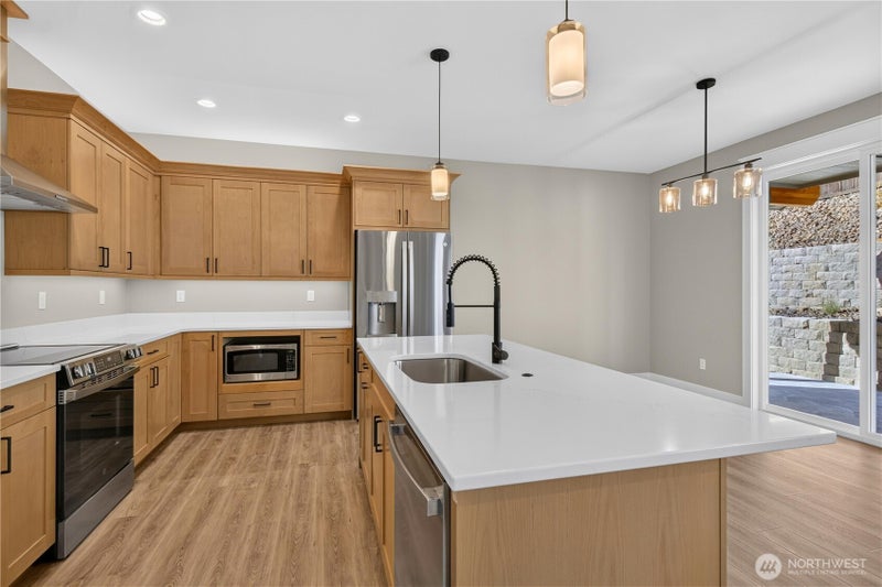 873 NE Tyler Place