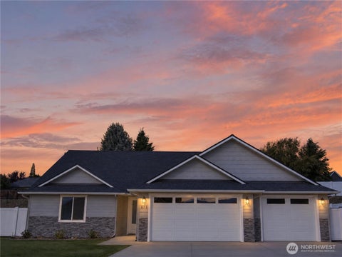 Photo of 873 NE Tyler Place, East Wenatchee, WA 98802 (MLS # 2591641)