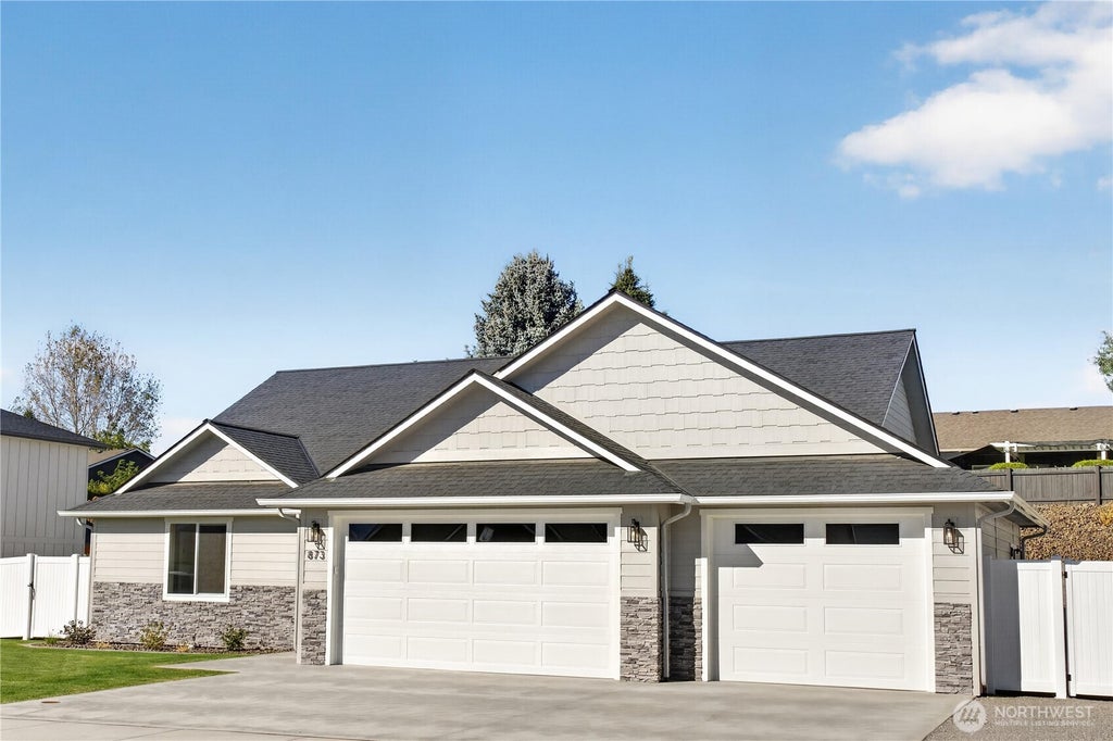 Photo of 873 NE Tyler Place, East Wenatchee, WA 98802 (MLS # 2591641)