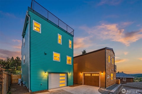 Photo of 332 NE Elk Place, Seattle, WA 98115 (MLS # 2588012)