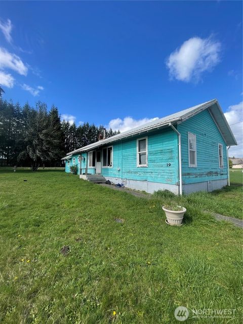 Photo of 19 Fairley Street, Raymond, WA 98577 (MLS # 2498827)