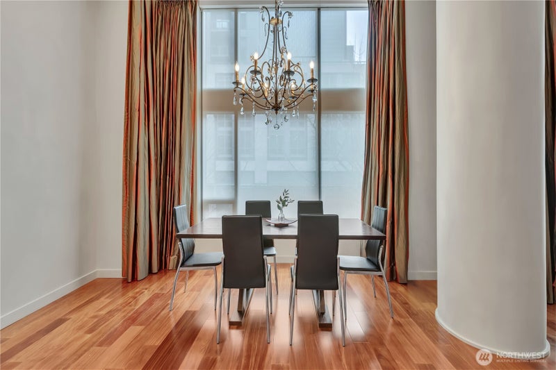 900 Lenora Street W103