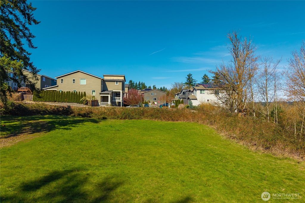 Photo of 13658 NE 126th Place, Kirkland, WA 98034 (MLS # 2499125)