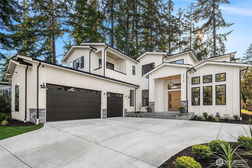 Photo of 3915 153rd Avenue SE, Bellevue, WA 98006 (MLS # 2368981)