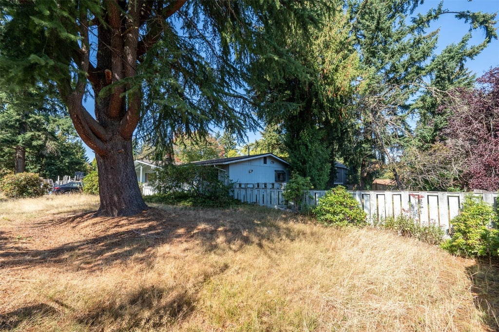 Photo of 12420 NE 87th Street, Kirkland, WA 98033 (MLS # 2596044)