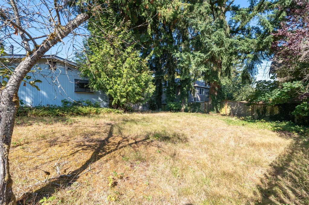 Photo of 12420 NE 87th Street, Kirkland, WA 98033 (MLS # 2596044)