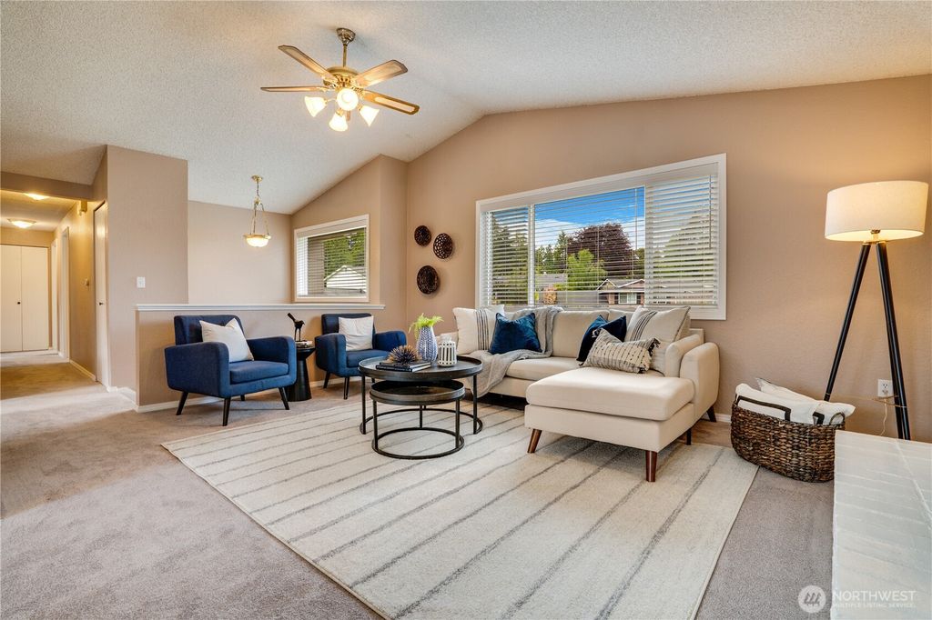 Photo of 33242 37th Avenue SW, Federal Way, WA 98023 (MLS # 2378904)