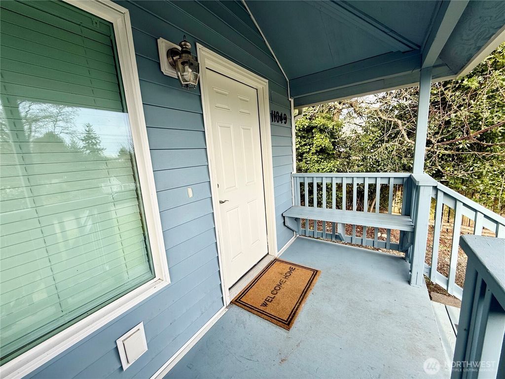 Photo of 11049 18th Avenue SW, Seattle, WA 98146 (MLS # 2471018)
