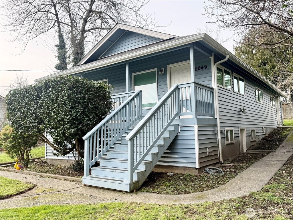 Photo of 11049 18th Avenue SW, Seattle, WA 98146 (MLS # 2471018)