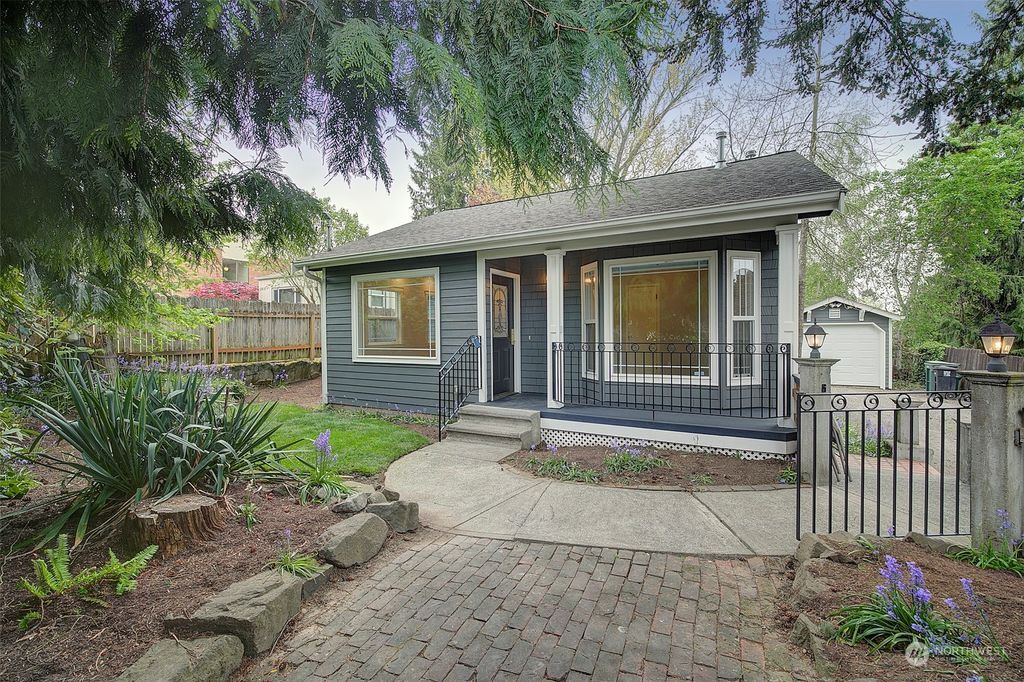Photo of 3813 NE 123rd ST St, Seattle, WA 98125 (MLS # 2225481)
