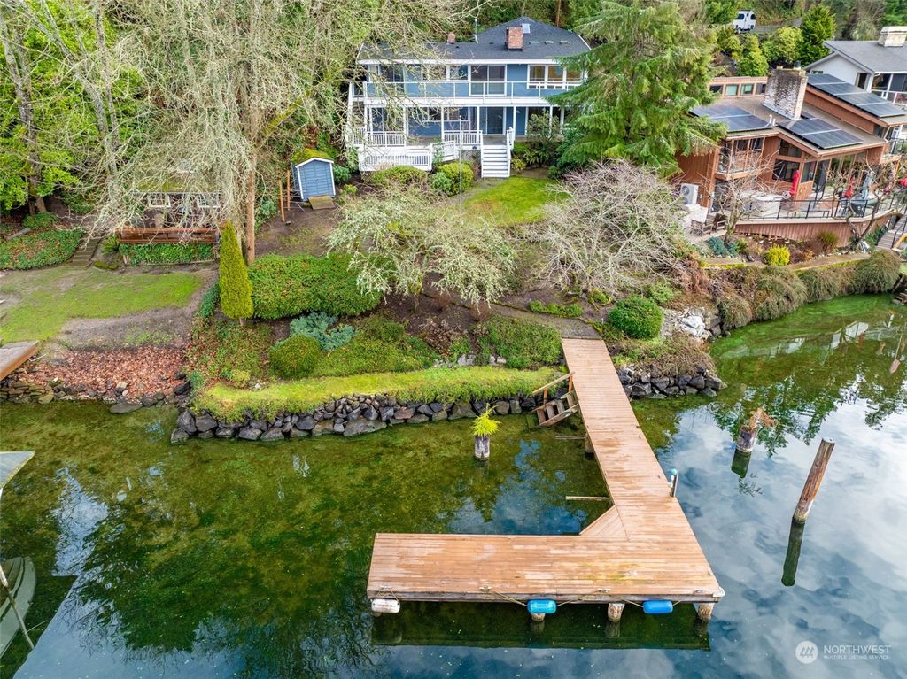 Photo of 5940 NE Arrowhead Dr Dr, Kenmore, WA 98028 (MLS # 2188673)