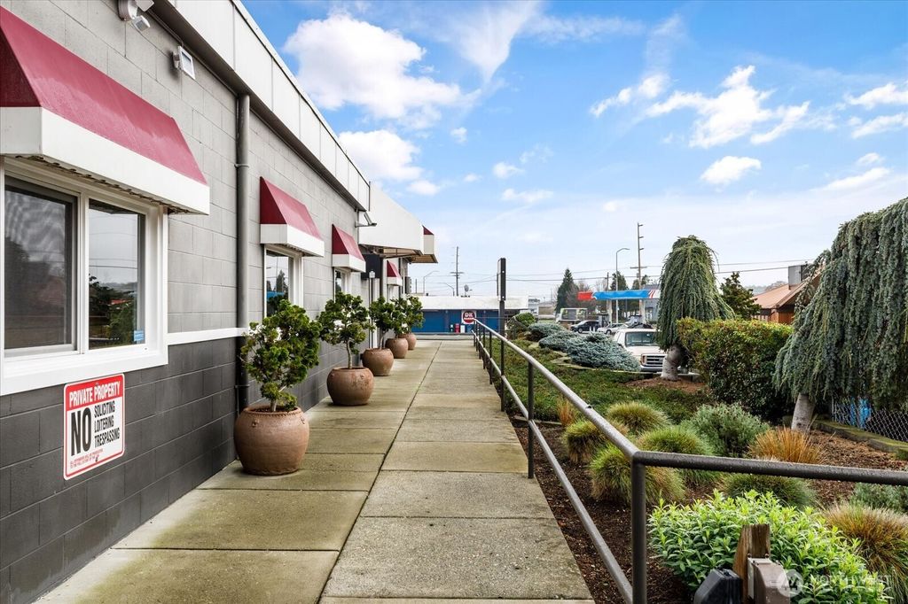 Photo of 1421 SW Barlow Street, Oak Harbor, WA 98277 (MLS # 2460311)