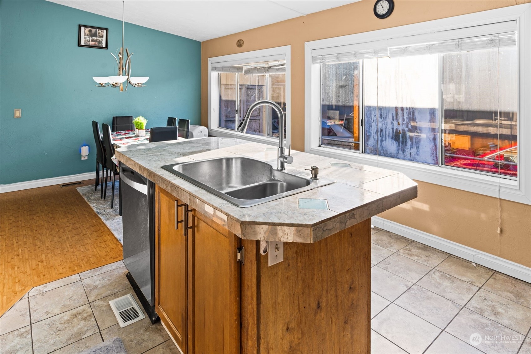 Kent, Washington 98042, United States, 3 Bedrooms Bedrooms, ,2 BathroomsBathrooms,Residential,Pending,29137