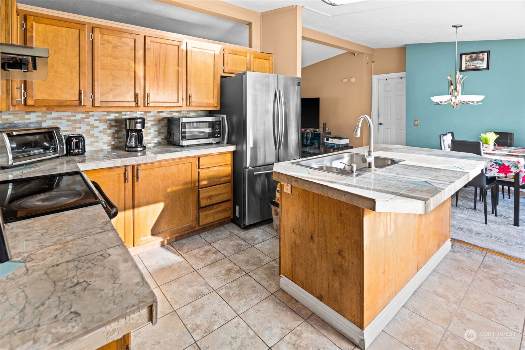 Kent, Washington 98042, United States, 3 Bedrooms Bedrooms, ,2 BathroomsBathrooms,Residential,Pending,29137