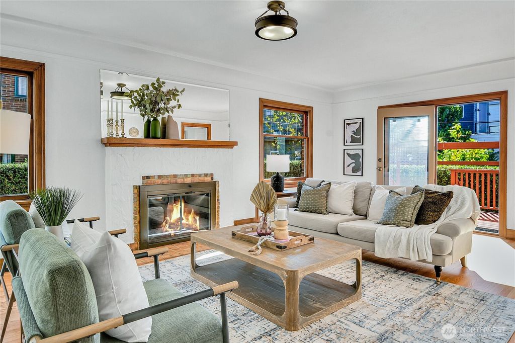 Photo of 107 W Blaine St, Seattle, WA 98119 (MLS # 2438130)