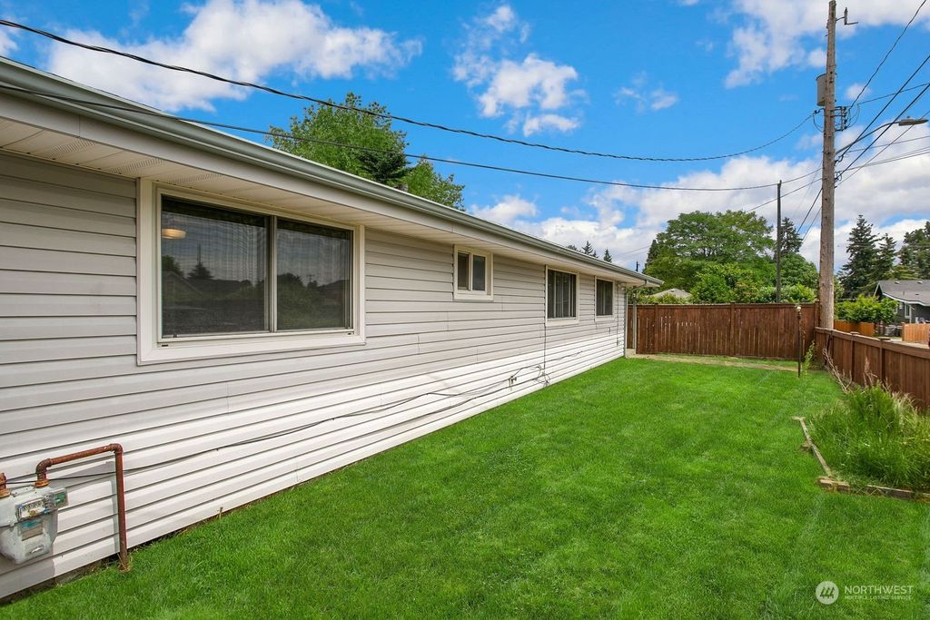 Photo of 712 S 142nd Place, Burien, WA 98168 (MLS # 2125805)