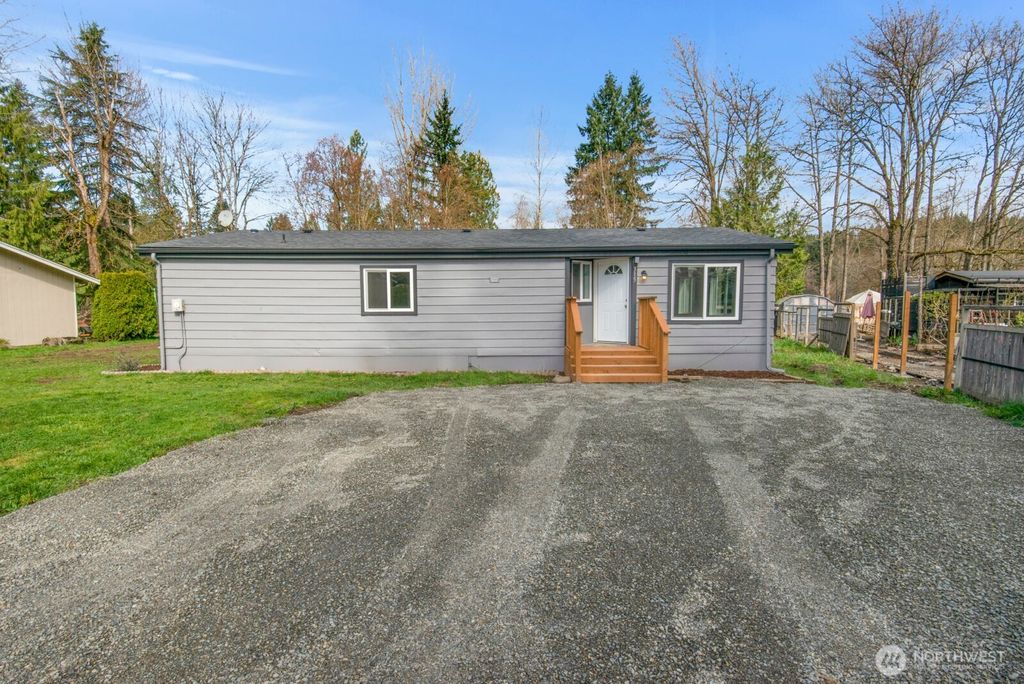 Photo of 315 Highway 162 E, South Prairie, WA 98385 (MLS # 2505276)