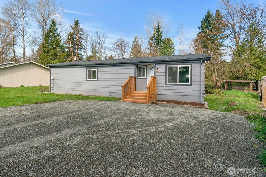 Photo of 315 Highway 162 E, South Prairie, WA 98385 (MLS # 2505276)