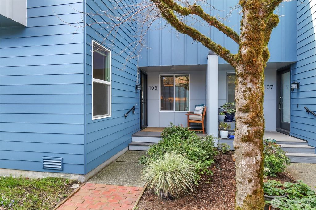 Photo of 1550 NW 195th Street #106, Shoreline, WA 98177 (MLS # 2500475)