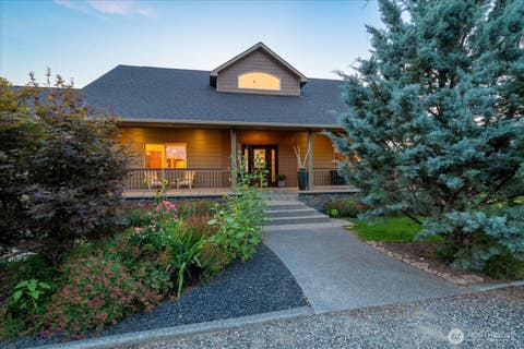 Photo of 9334 N Canyon View PR PR NE, Benton City, WA 99320 (MLS # 2571412)