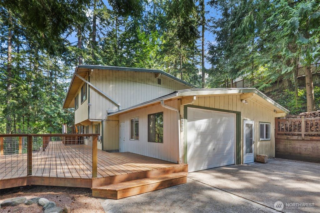 Photo of 540 SW Fernwood Street, Issaquah, WA 98027 (MLS # 2368048)