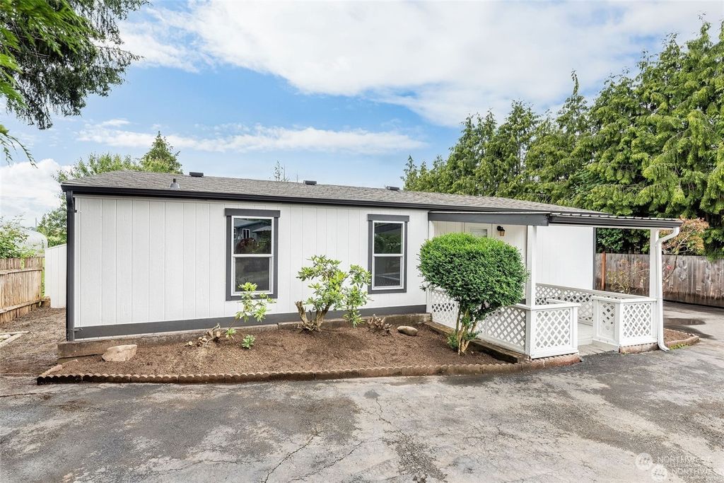 Photo of 310 4th Avenue N, Algona, WA 98001 (MLS # 2293042)