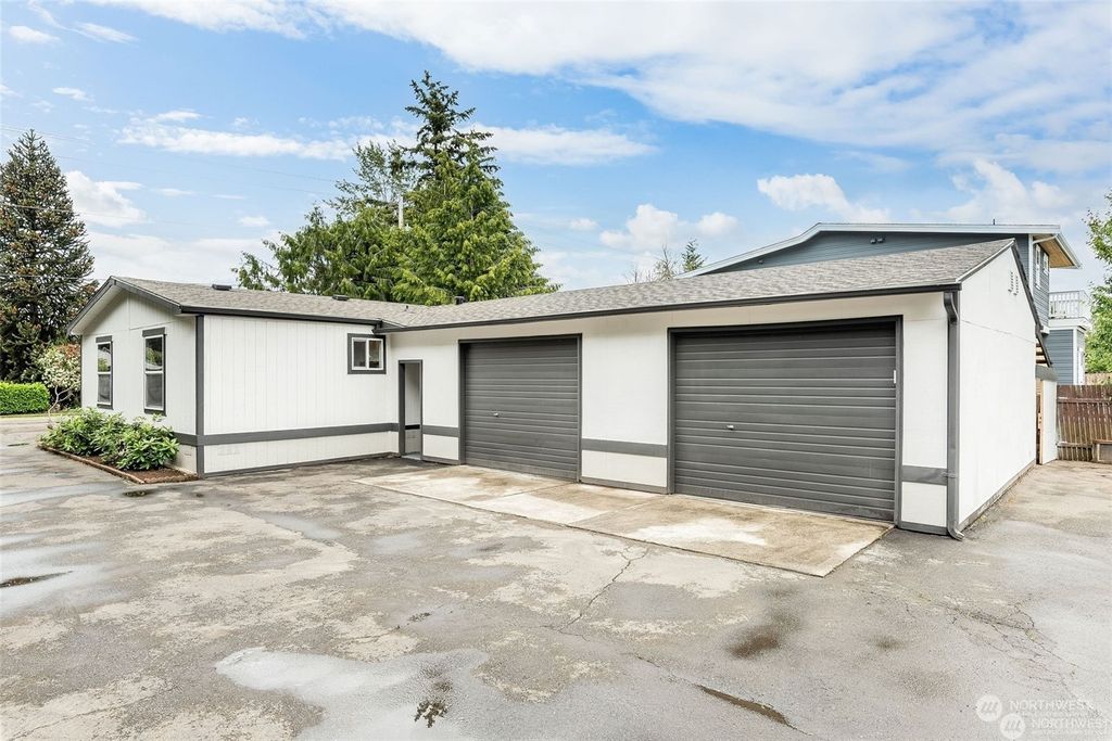 Photo of 310 4th Avenue N, Algona, WA 98001 (MLS # 2293042)