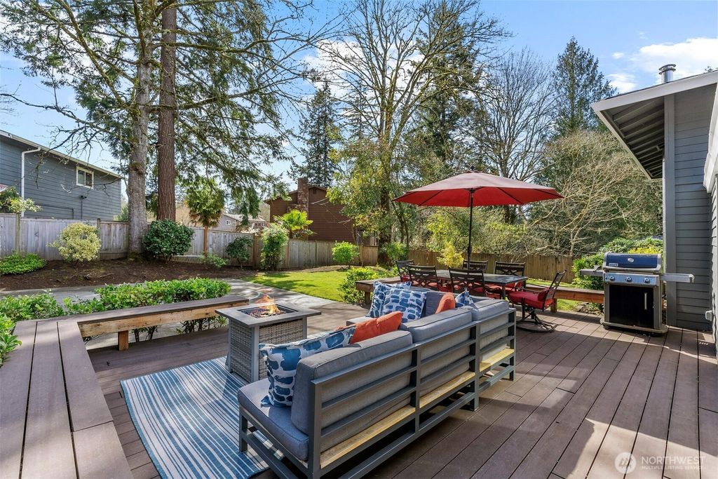 Photo of 16615 NE 108th Place, Redmond, WA 98052 (MLS # 2349939)