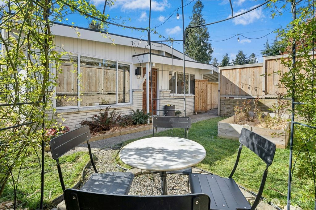 Photo of 219 SW 108th Street, Seattle, WA 98146 (MLS # 2512697)