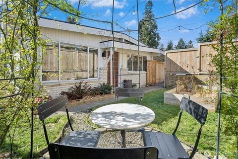 Photo of 219 SW 108th Street, Seattle, WA 98146 (MLS # 2512697)