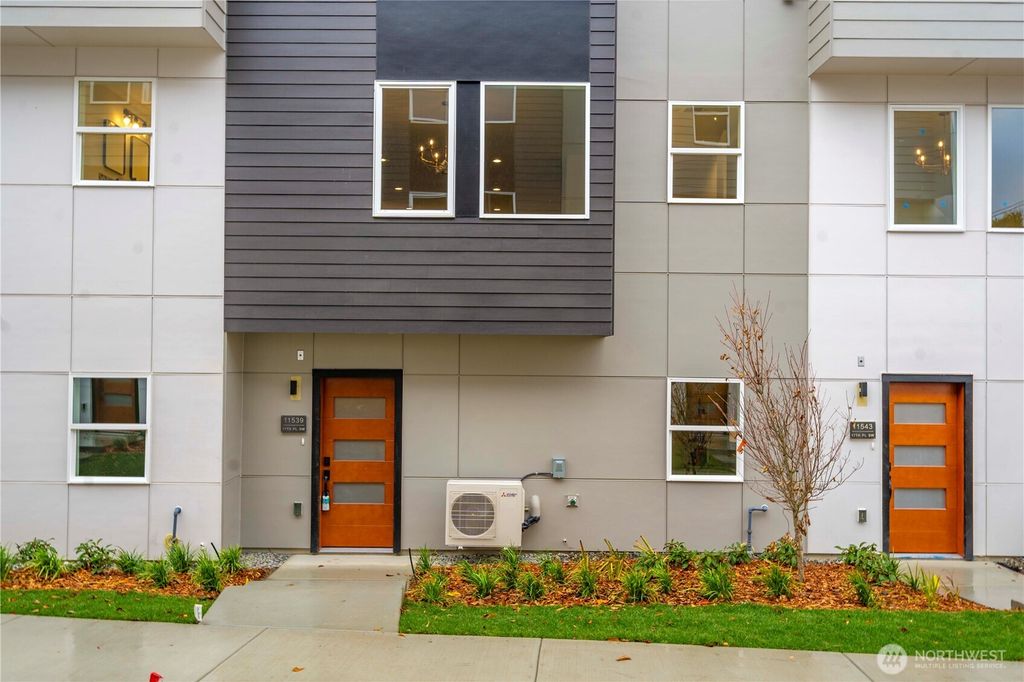 Photo of 11539 17th Place SW, Burien, WA 98146 (MLS # 2504287)