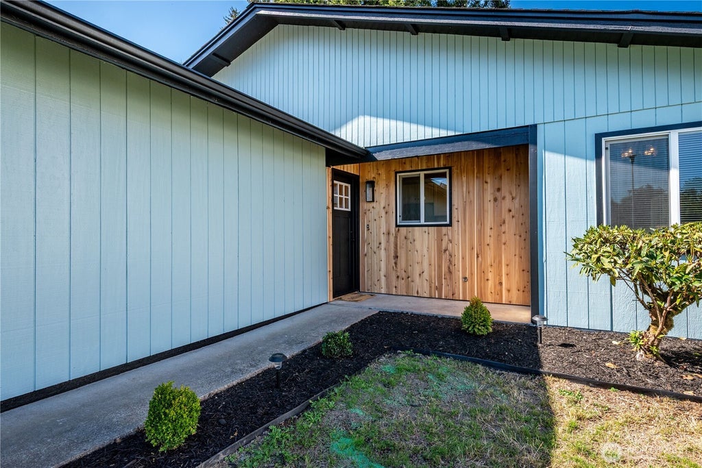 Photo of 4490 Constitution Lane, Longview, WA 98632 (MLS # 2572742)