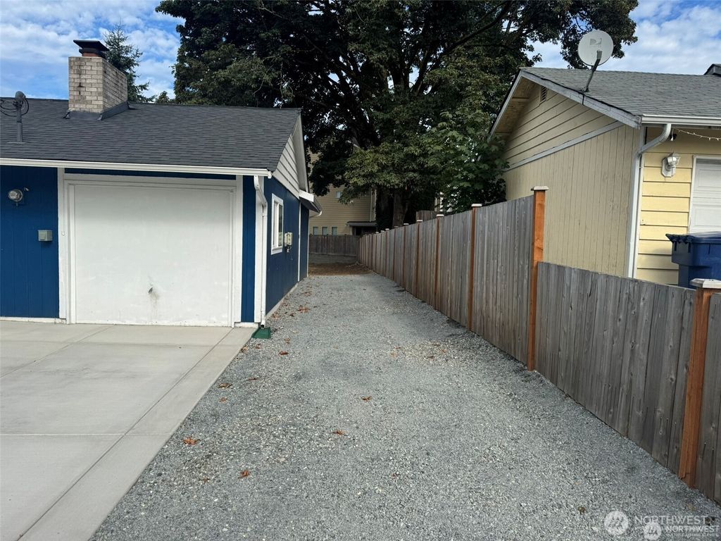 Photo of 14616 Ash Way, Lynnwood, WA 98087 (MLS # 2493509)