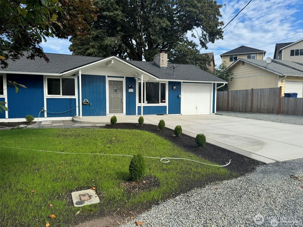 Photo of 14616 Ash Way, Lynnwood, WA 98087 (MLS # 2493509)